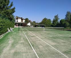 construction d'un court de tennis en béton poreux à Aix-en-Provence