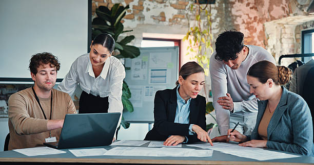 Dans le cadre d’une stratégie de SEO On Site Paris, les titres H1 à H6 jouent un rôle central pour structurer votre contenu