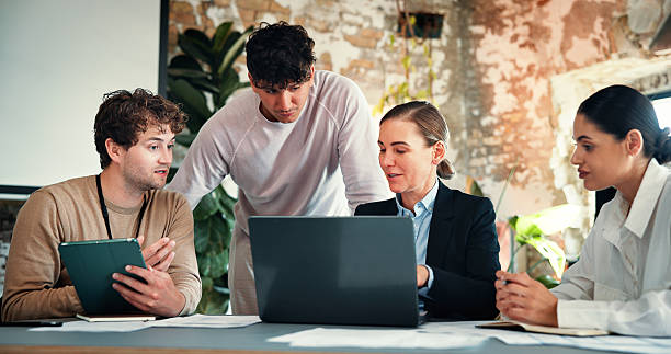 Faire appel à un professionnel pour votre SEO On Site Paris garantit des résultats concrets. Un expert identifie rapidement les points