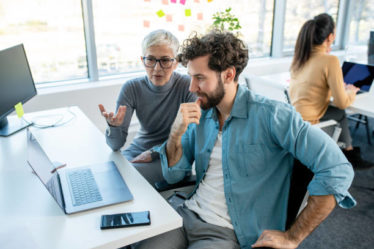 Dans le monde du SEO On Site Paris, les titres jouent un rôle central. En effet, le titre est souvent le premier élément que l’internaute