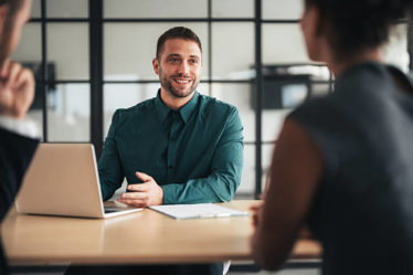 La réussite d’une campagne de publicité en ligne Lyon repose d’abord sur une stratégie de ciblage local rigoureuse. En effet,