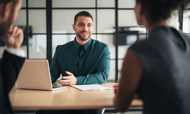 La réussite d’une campagne de publicité en ligne Lyon repose d’abord sur une stratégie de ciblage local rigoureuse. En effet,
