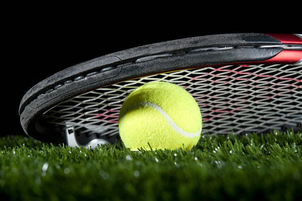 construction court de tennis en gazon synthétique à Fréjus